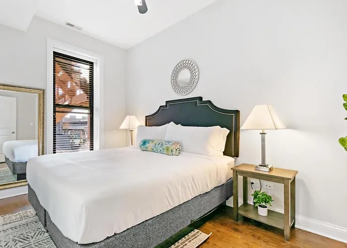 3Br Perfect Getaway Chicago Apartment - Newport 2