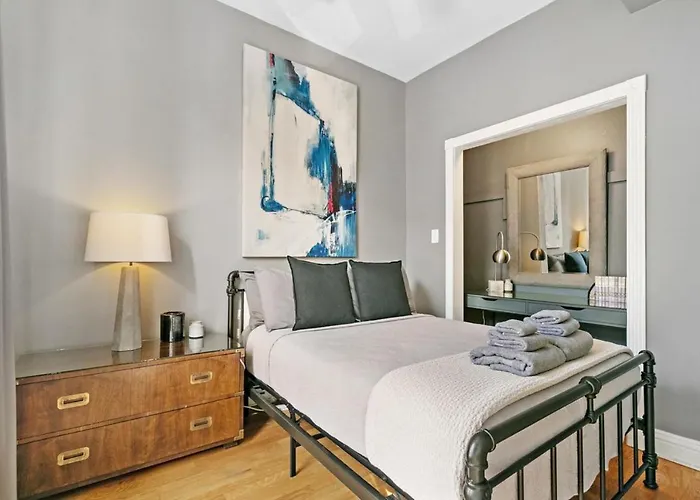 Feel The Vibe 2Br Designer Apartment - Halsted 3D