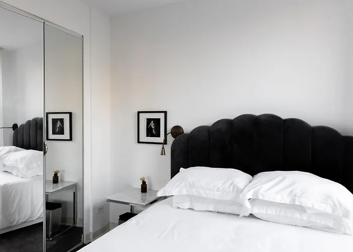 Frontdesk Comfy 2 Bedroom Apt By Hyde Park Art Center