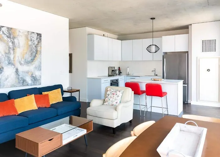 2Br Modern Apartment With Balcony & Fast Wi-Fi Chicago