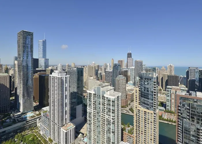 Luxury Downtown Chicago Suites