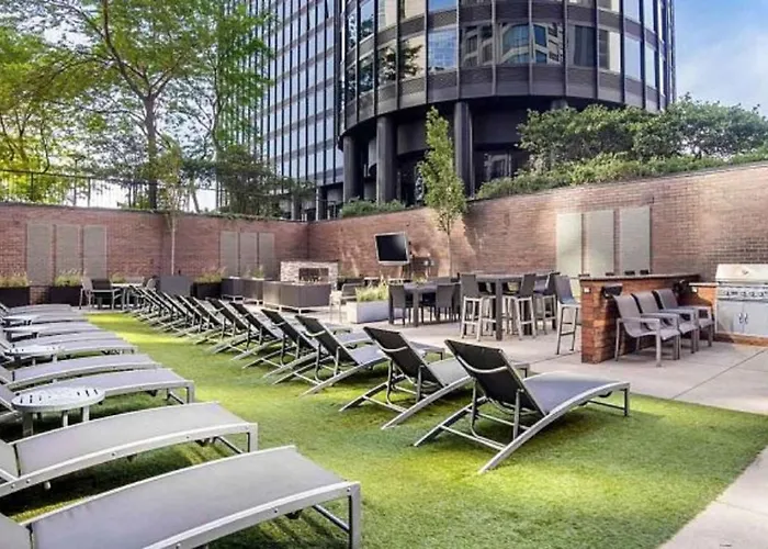 Luxury Downtown Chicago Suites