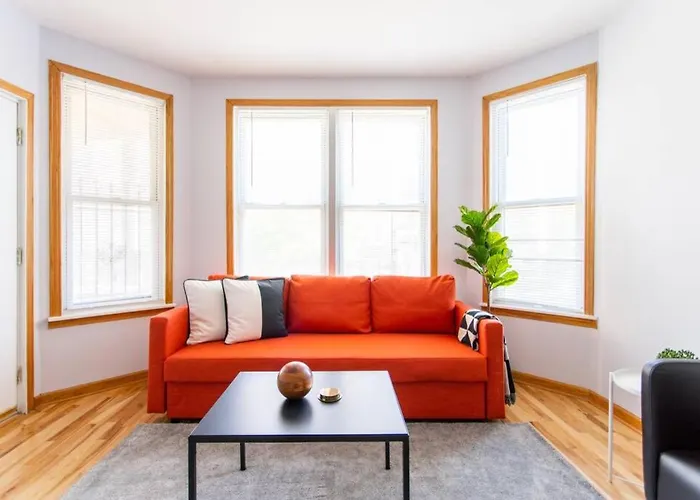 Hip And Trendy 2Br Apartment In Logan Square!