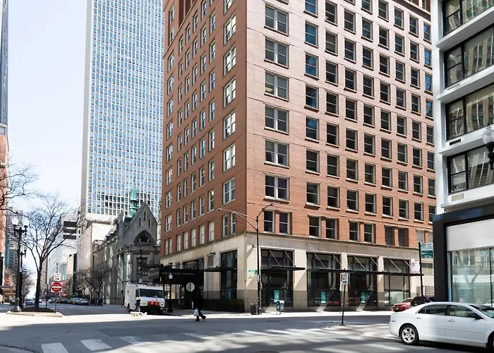 21 East - Chic Dt Apts With Rooftop By Zencity
