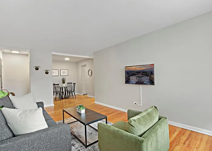 Decom Inviting 2-Bedroom Prime Chicago Apt - Oakdale 512
