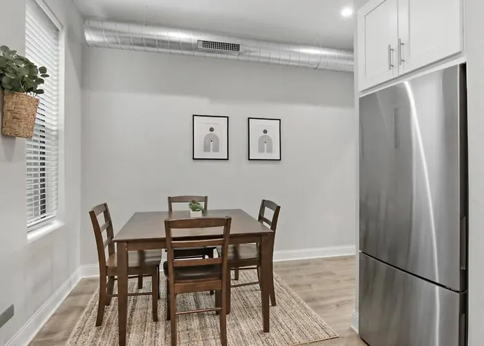 3Br Apt In Logan Square Walkable To Highlights - Central Park S6
