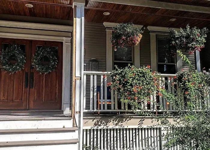 Stylish 2-Bedroom Flat In Lincoln Park Chicago