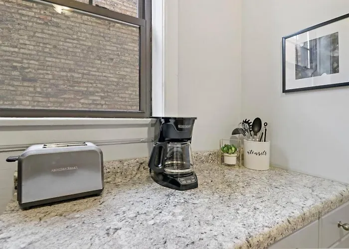 Complete 1Br Apartment Near Attractions - Belmont C1