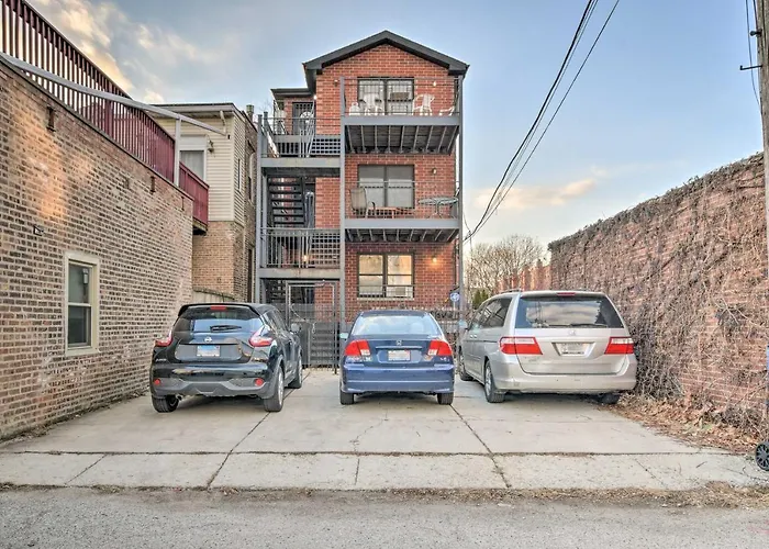 Chicago Condo With Balcony Walk To Cta Stations!