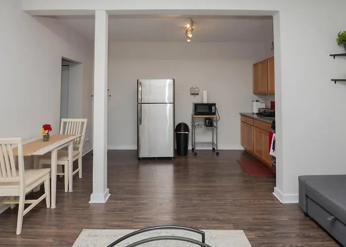 1-Bedroom Luxe Oasis In The Heart Of Hyde Park, Perfect For Healthcare Workers!