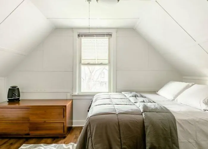 Appartement The Avondale Attic à Chicago acceptant les animaux
