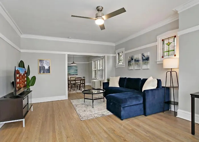 Airy 2Br Apartment Near Shops - Springfield 00-2