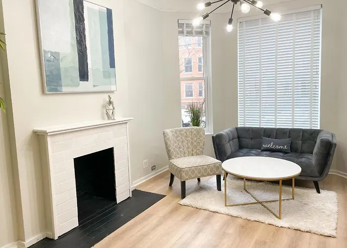 Wrigleyville Friends Unit - 5Bdrm