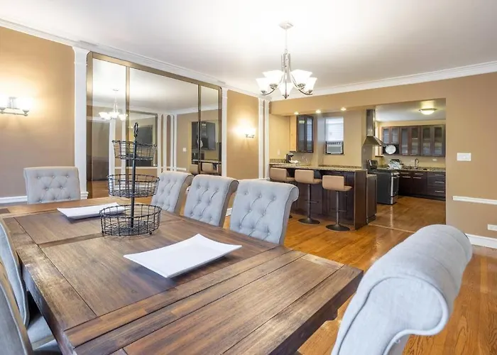 Massive 4 Bedroom 3 Bath Condo 2 Blocks From Beach