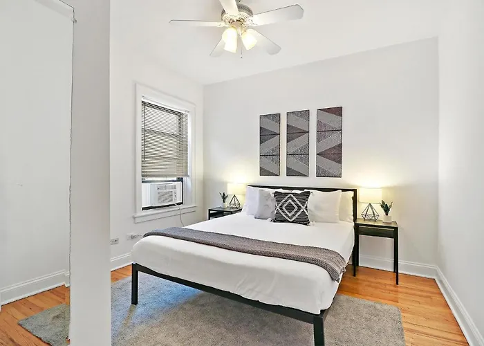 Darling 1Br Lakeview Home Near Music Venues, Shops - Cornelia 2E