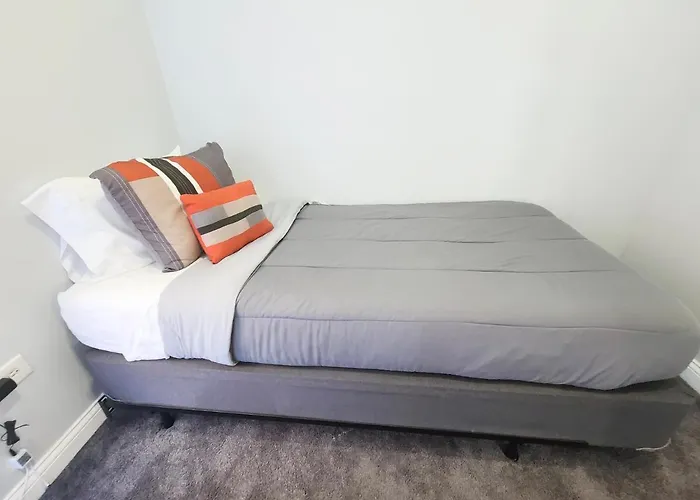 Beautiful 2 Bedroom 2 Bath Near United Center