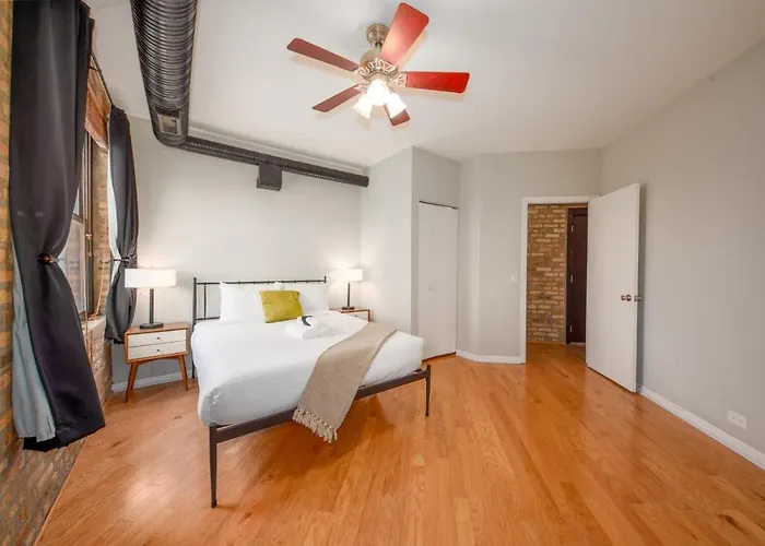 Classic Bucktown 2 Bd With Work Station By Zencity