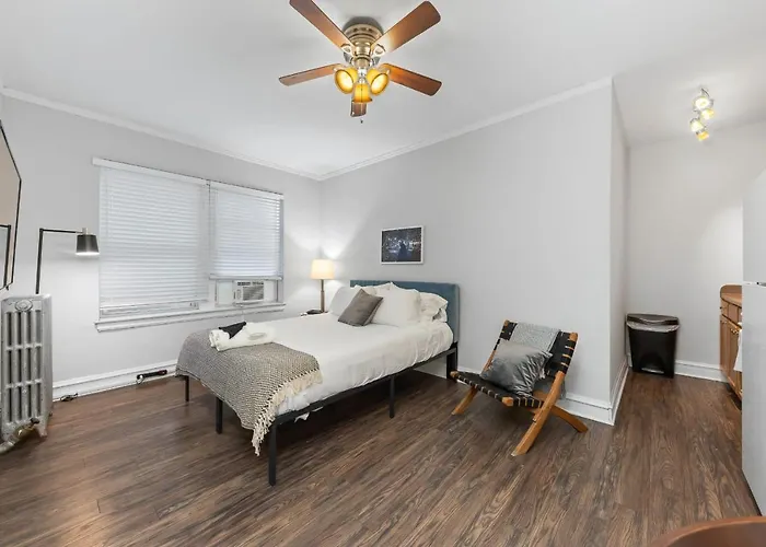 Haustierfreundliches Frontdesk Relaxing Studio Apt Near 63Rd St Beach Chicago