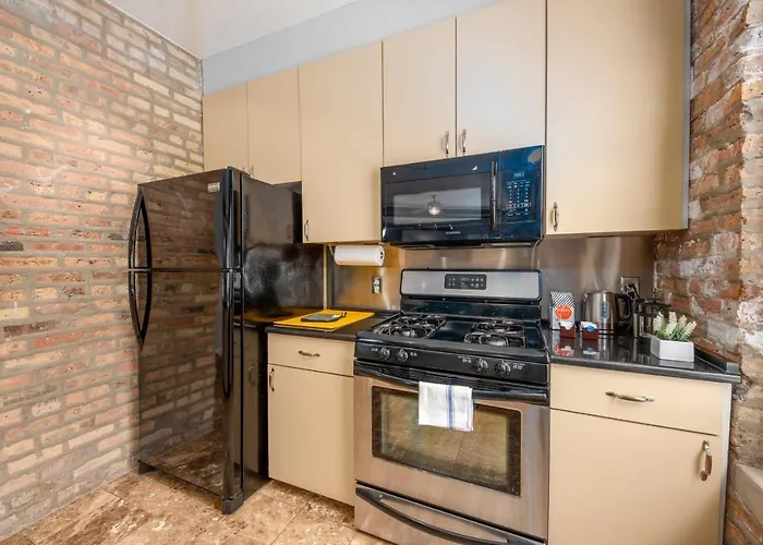 Classic Bucktown 2 Bd With Work Station By Zencity