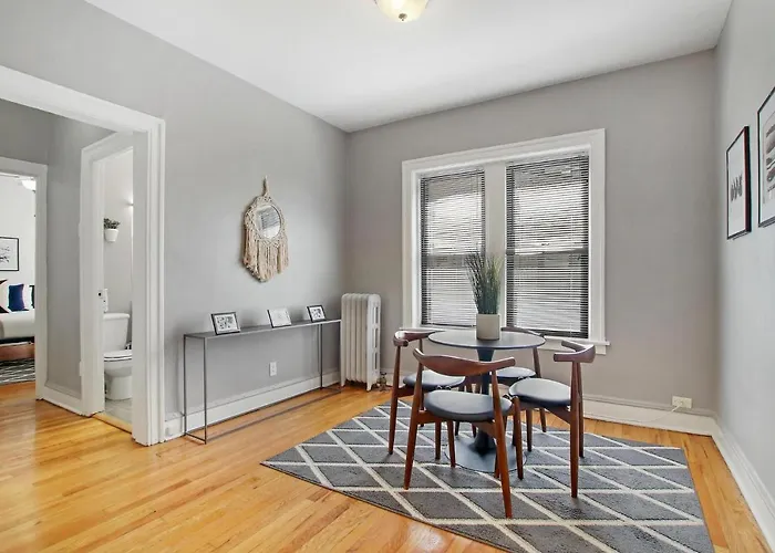 Private 1Br Apt In Lakeview Close To Shops - Cornelia 1W