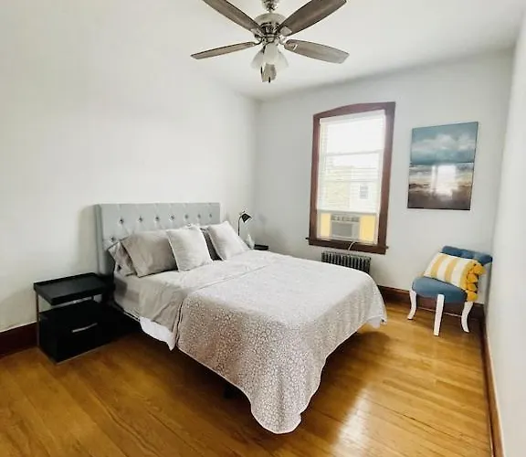 Huisdiervriedelijke The Karlov. Gorgeous ,Spacious 2Bd/ 1Ba W/ Parking Chicago