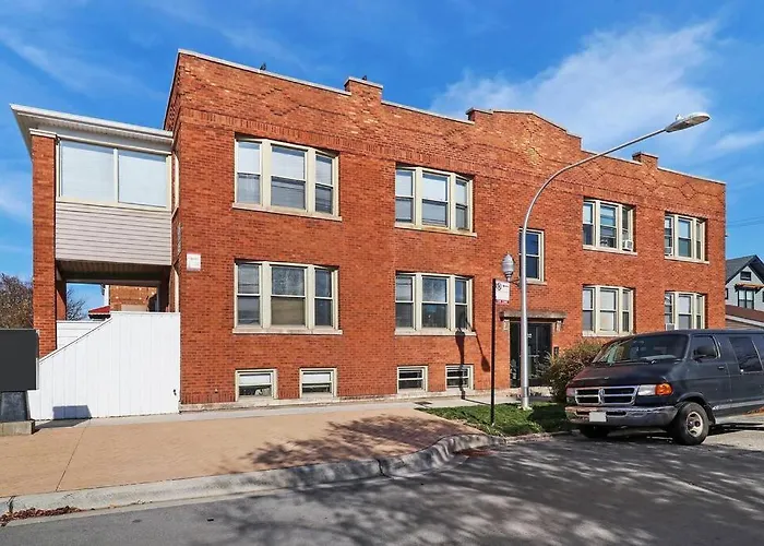 Furnished 3Br Apt With Abundant Natural Light - Belle Plaine 2W