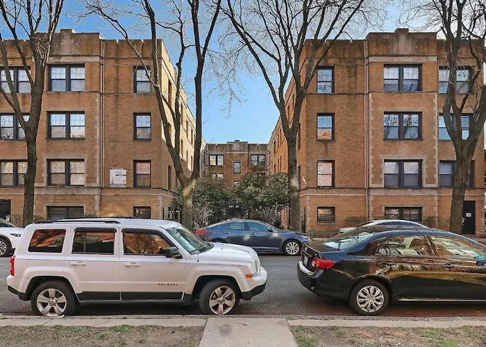 Rep Out Lakeview 2Br Apt With Spacious & Equipped Kitchen - Oakdale E1