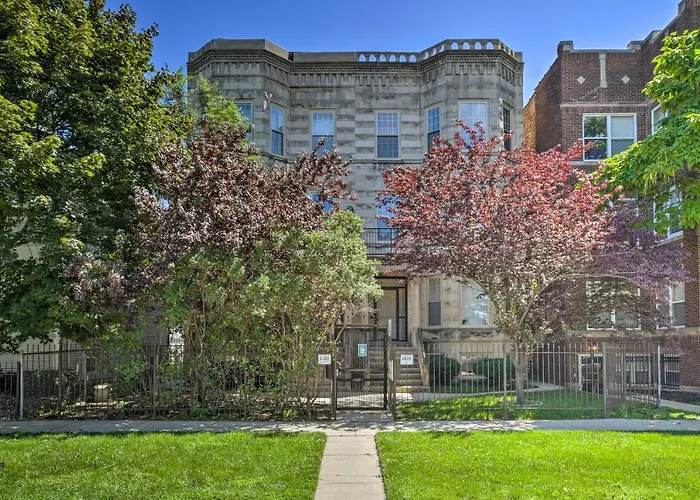 Cozy Chicago Condo Close To Parks And Downtown