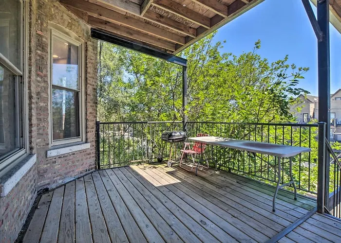 Cozy Chicago Condo Close To Parks And Downtown