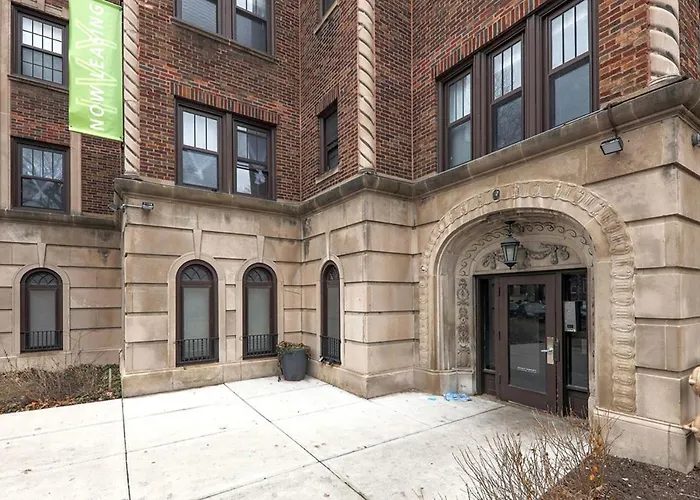 Frontdesk Mid-Rise 1 Bedroom Apt In Hyde Park