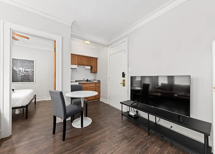 Frontdesk Mid-Rise 1 Bedroom Apt In Hyde Park