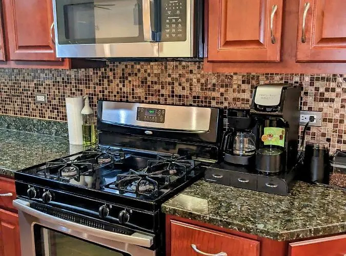 Chicago Home 6 Bd 4 Ba Home With 2 Car Garage Parking