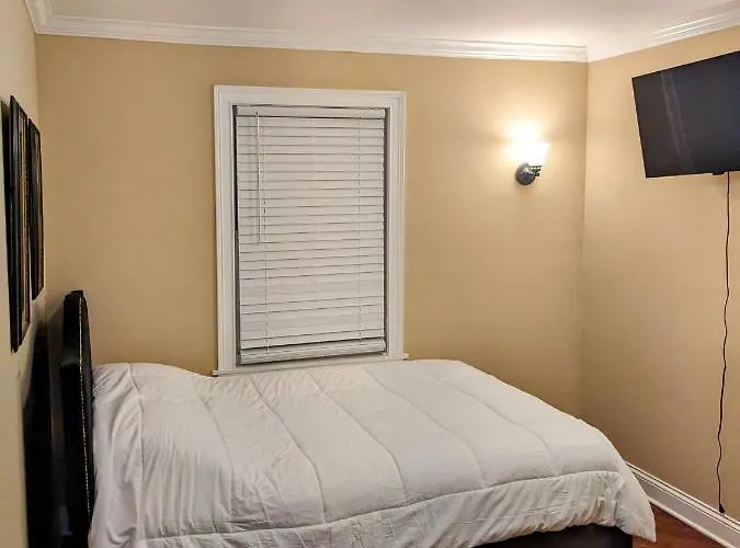 Chicago Home 6 Bd 4 Ba Home With 2 Car Garage Parking