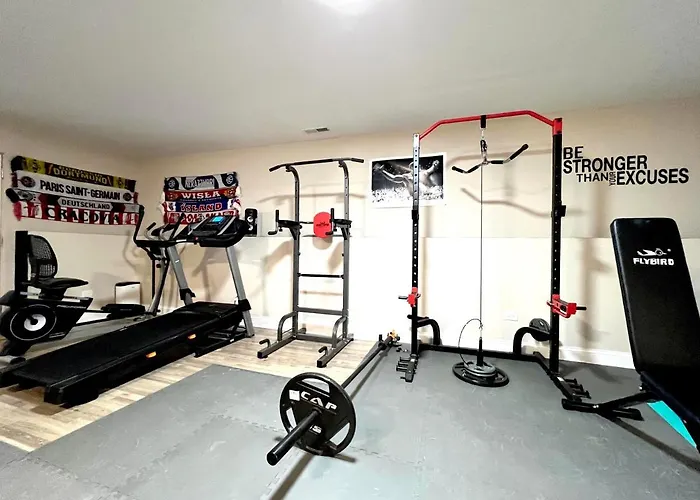 Luxurious 3Br 3Ba Duplex With King Bed, Gym And Big Yard