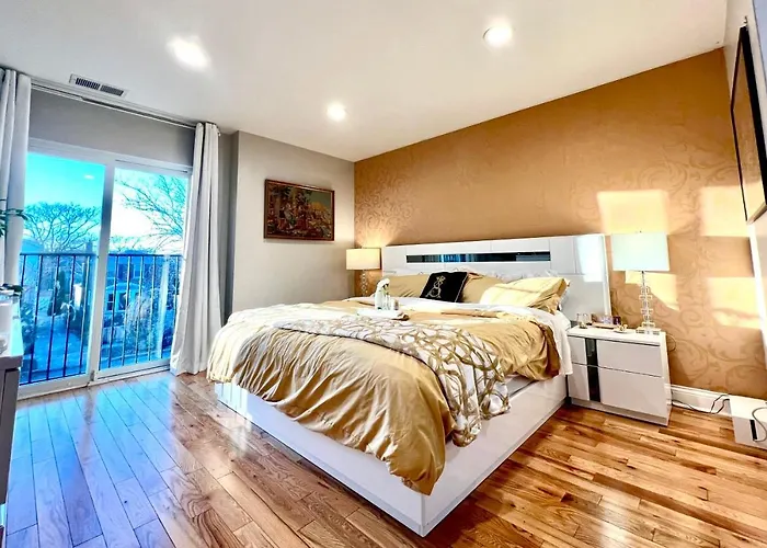 Luxurious 3Br 3Ba Duplex With King Bed, Gym And Big Yard