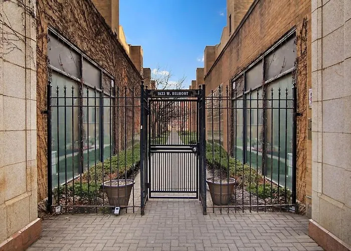 3Br Beautifully Designed Apt Close To Shops - Belmont A3 Chicago