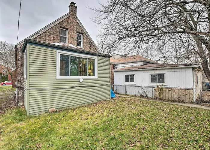 Chicago Home With Spacious Yard 14 Mi To Dtwn