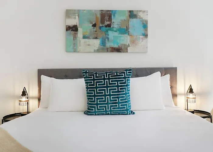1Br Upscale Apartment In Perfect Location - Chestnut 02H