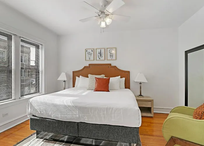 3Br Sunny And Spacious Apartment Near Restaurants - Stratford 2S Rep Chicago