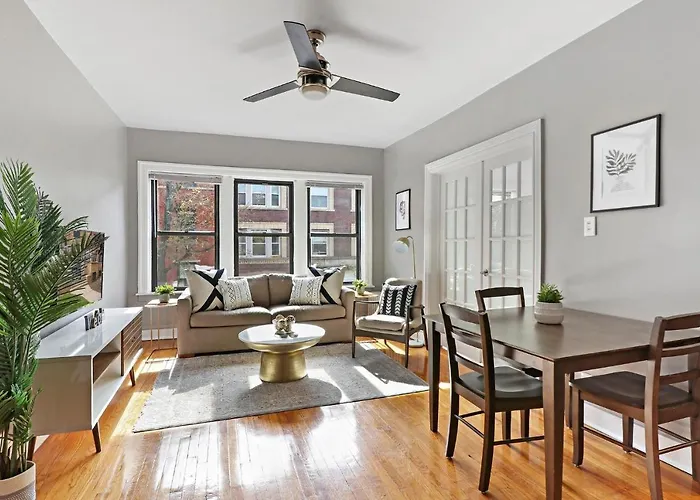 3Br Sunny And Spacious Apartment Near Restaurants - Stratford 2S Rep Chicago