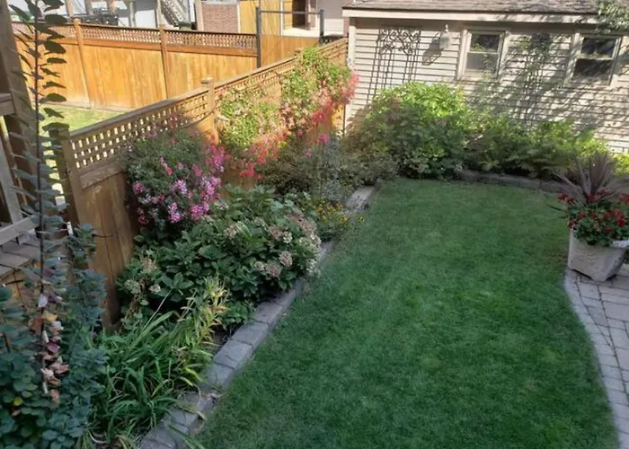 Stylish 2-Bedroom Flat In Lincoln Park Chicago