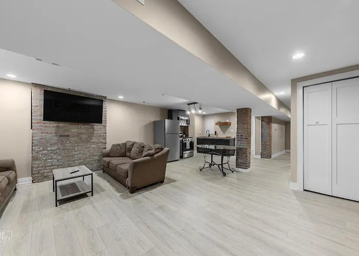 Chic And Cozy 1 Bed Suite