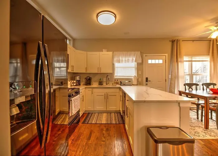 Serene Urban House Next Transit Near Downtown