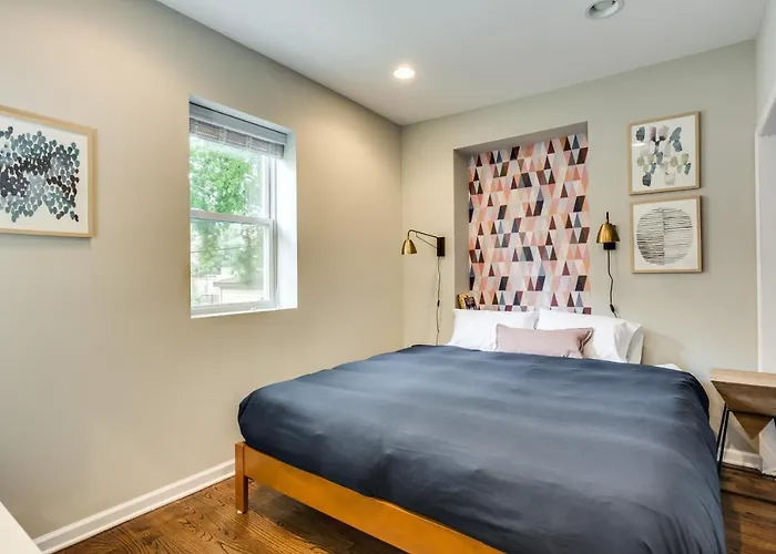 Charming And Recently Renovated - You Will Love This Humboldt Park Area Home Apts Chicago che accetta animali