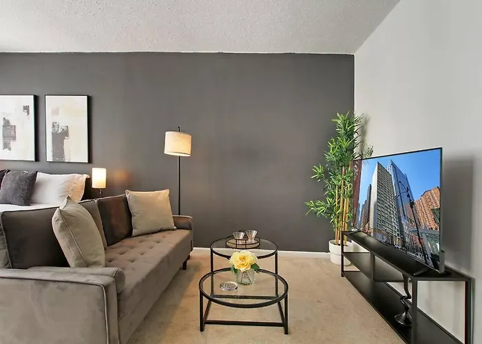 Sleek Gold Coast Studio Apartment - Chestnut 19E
