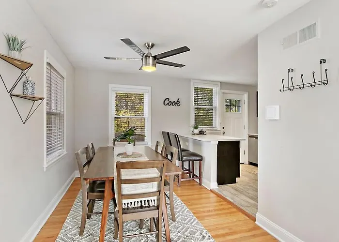 Rep To Carmen 5640 Modern 3Br Escape In Jefferson Park - Carmen 5641