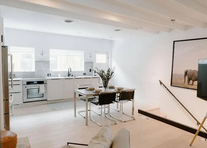 Lincoln'S Guesthouse-Brand New & Amazing Location!