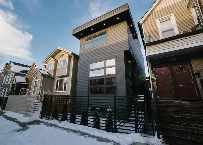 Magnificent New Home W/8 Beds & Free Parking