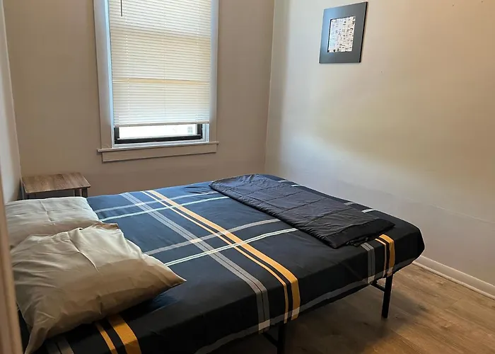 Pet friendly Ethan 3 Rooms Chicago