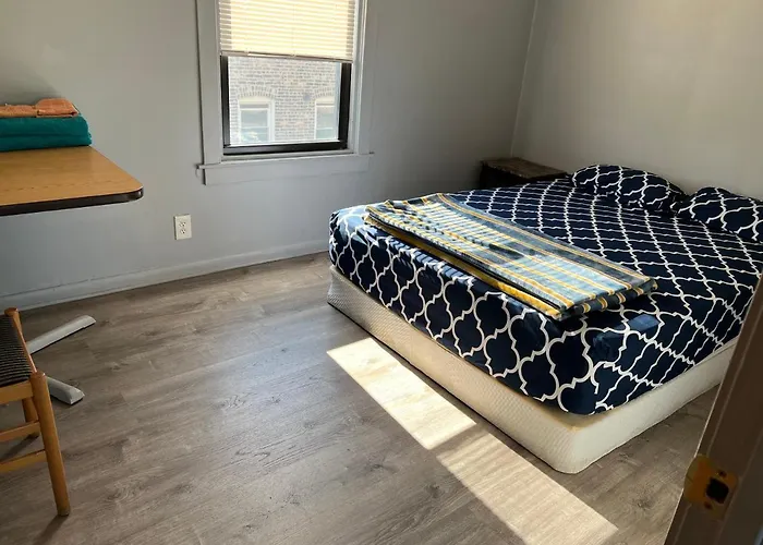 Pet friendly Ethan 3 Rooms Chicago